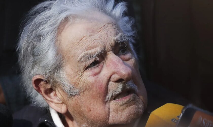 El ex presidente uruguayo José Mujica supera con éxito su intervención del esófago