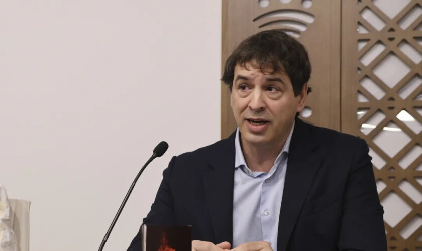 El hermano de Pedro Sánchez se adhiere a la Fiscalía y pide que se archive la causa por su contratación en la Diputación de Badajoz