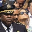 El jefe de Policía de Nueva York dimite tras ser acusado de exigir sexo a una subordinada