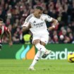 El miedo de Mbappé en los 11 metros marca otra derrota del Madrid