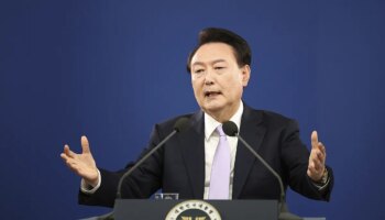 El presidente de Corea del Sur declara la ley marcial acusando a la oposición de simpatizar con Corea del Norte