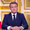 Emmanuel Macron fustige « un front antirépublicain » et cherche un successeur à Barnier