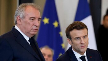 Emmanuel Macron nombra nuevo primer ministro de Francia al centrista François Bayrou