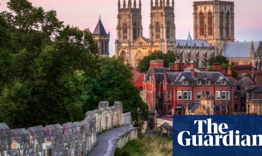 England’s new towns must be walkable and green, say campaigners