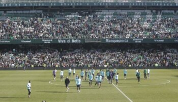 Entrenamiento a puerta abierta en el Villamarín el 2 de enero