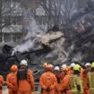 Equipos de rescate trabajan tras la explosión de un edificio de apartamentos en La Haya, que deja al menos cuatro heridos