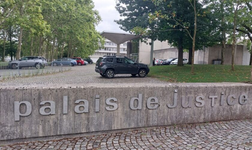 Essonne : dans la voiture volée, les policiers découvrent 41 000 euros à la place de la roue de secours