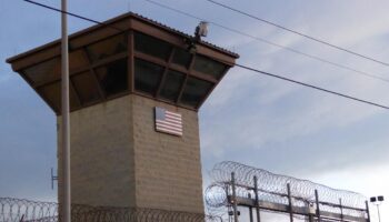 États-Unis : trois détenus de la prison de Guantanamo libérés et rapatriés dans leurs pays