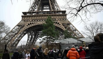 Evacuada temporalmente la torre Eiffel por un cortocircuito en los ascensores