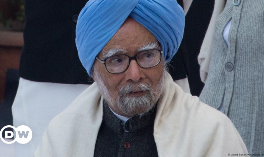 Ex-PM Manmohan Singh, behind economic reform in India, dies