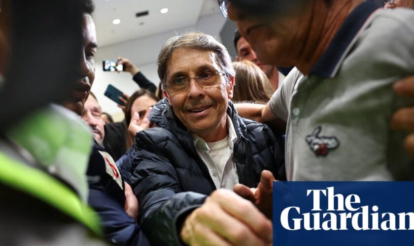 Ex-drug lord Fabio Ochoa walks free in Colombia after 20 years in US prisons