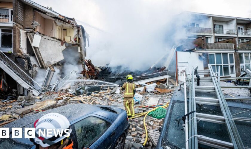 Explosion hits block of flats in The Hague