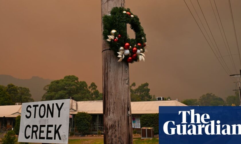 Extreme heat and bushfire risk across Australia’s south-east on Christmas and Boxing days as Grampians blaze rages