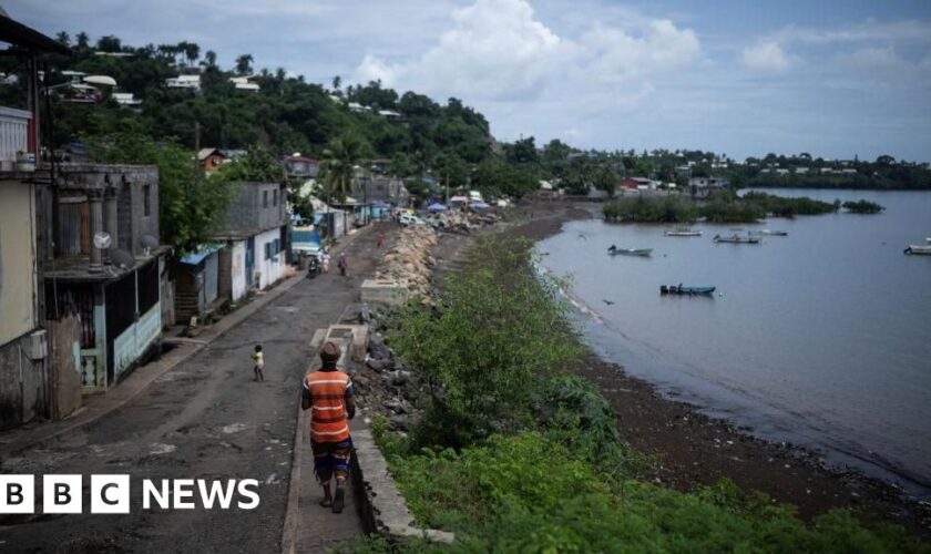 Fears of heavy death toll after cyclone hits island Mayotte