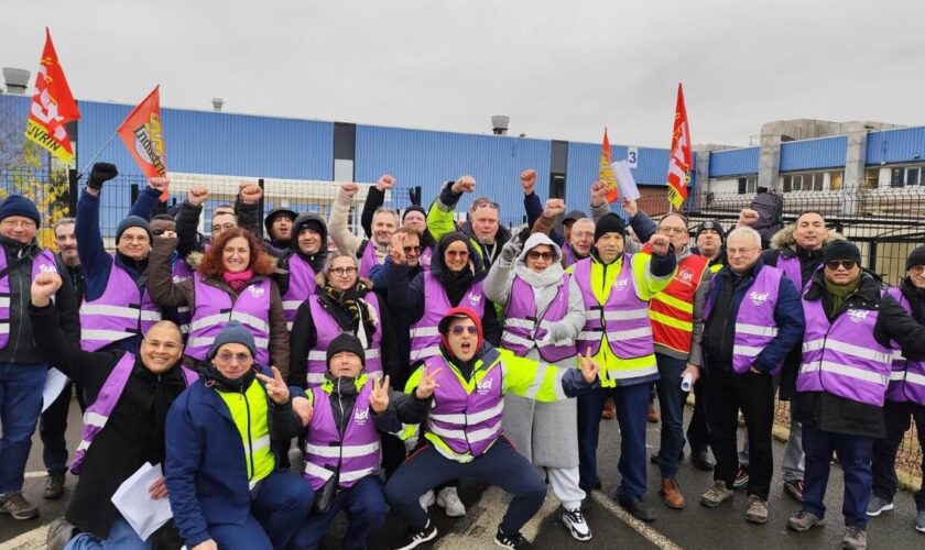 Fermetures d’usines : chez Stellantis, les ouvriers de Poissy et de Douvrin unis dans le combat