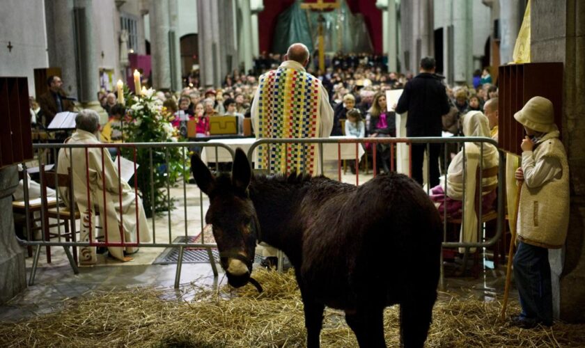 Fervents ou nostalgiques, ces Français qui assistent encore à la messe de minuit