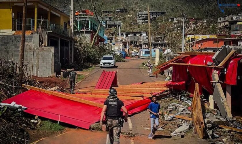 Francia envía ayuda al archipiélago de Mayotte, donde se teme que cientos de personas hayan muerto por el ciclón Chido