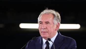 François Bayrou en déplacement surprise dans le Pas-de-Calais pour les 50 ans de la catastrophe minière de Liévin