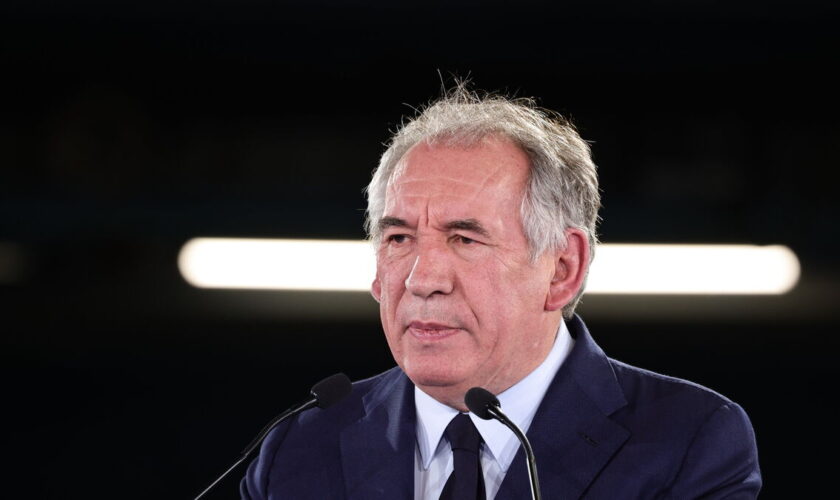 François Bayrou en déplacement surprise dans le Pas-de-Calais pour les 50 ans de la catastrophe minière de Liévin