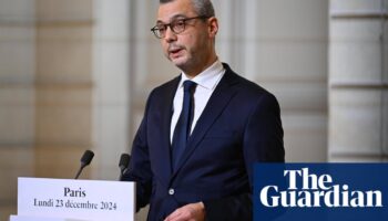 French PM names new government, hoping to avoid another no-confidence vote