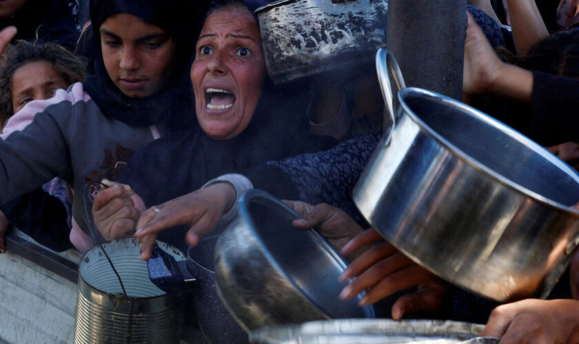 Gaza : deux morts dans le pillage « armé et violent » d’un convoi du Programme alimentaire mondial