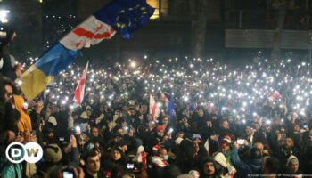 Georgia: Clashes outside parliament on third protest night