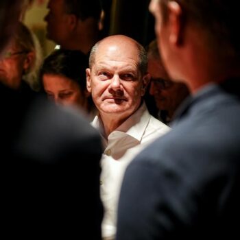 German election: Scholz faces confidence vote