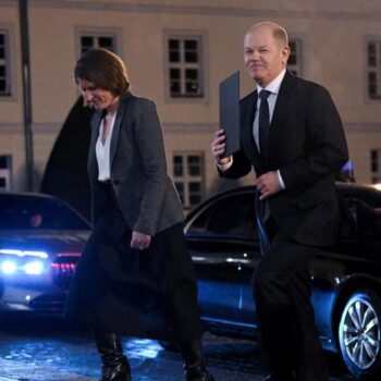 German election: Scholz loses confidence vote