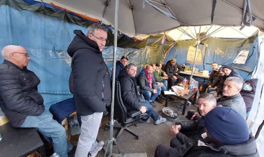 Grève des bus de Cergy-Pontoise : à Conflans, les chauffeurs « prêts à passer Noël ici »