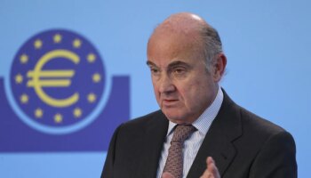 Guindos eleva el aviso del BCE sobre el impuesto a la banca en España: "Puede afectar a la solvencia de los bancos"