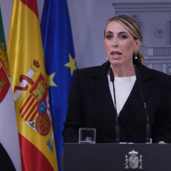 Guiño de María Guardiola a Vox al derogar la Ley extremeña de Memoria Histórica y propiciar la de ‘Concordia’