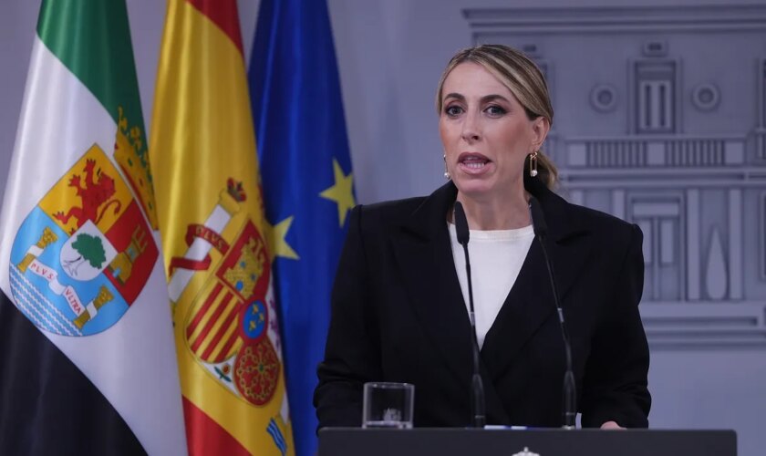 Guiño de María Guardiola a Vox al derogar la Ley extremeña de Memoria Histórica y propiciar la de 'Concordia'