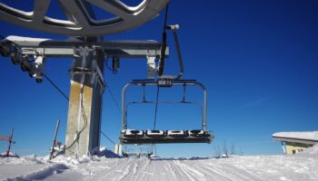 Hautes-Alpes : 240 skieurs évacués par hélicoptère à cause d’un télésiège en panne