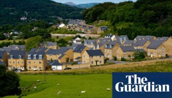 Housing must take priority over nature, says Starmer in green belt reform plan