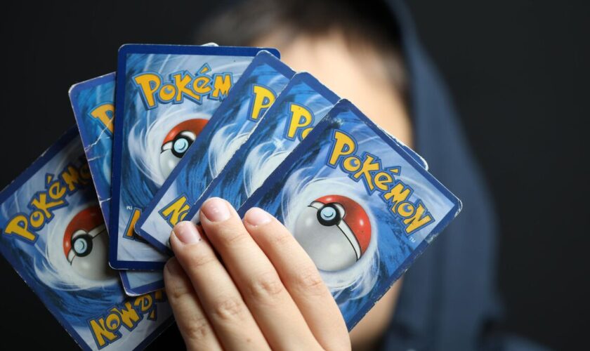 « Il était accroché au capot de la voiture » : la vente de cartes Pokémon dégénère à Vincennes