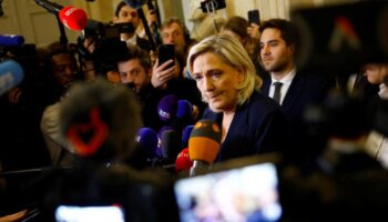 «Il n’y a pas d’issue pour un gouvernement qui renoue avec le fil du macronisme»: comment Marine Le Pen a pris le chemin de la censure