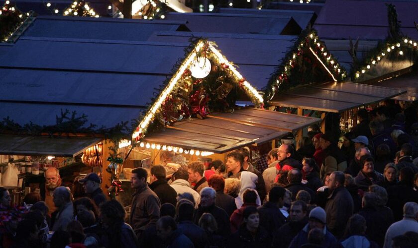 Inauthentiques, trop chers, trop fréquentés... mais pourquoi les marchés de Noël ont-ils tant de succès ?