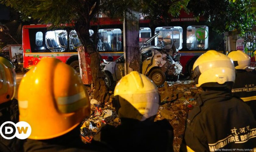 India: Deadly bus accident kills six in Mumbai