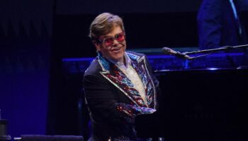 «J’ai perdu la vue» : Elton John révèle être devenu aveugle