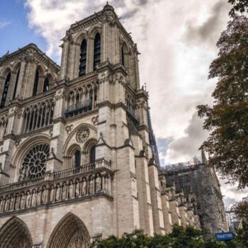 Ken Follett : « Notre-Dame a été bâtie par des artisans de toute l’Europe, elle appartient au monde entier »