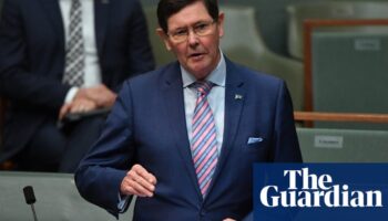 Kevin Andrews: politicians across the spectrum pay tribute to former Liberal defence minister after death at 69