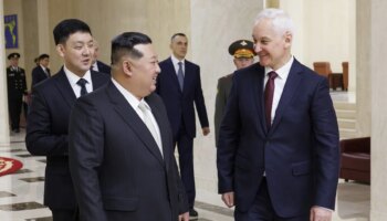 Kim Jong-un recibe al ministro de Defensa ruso y reafirma su apoyo a Moscú en Ucrania