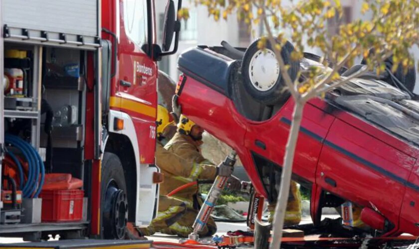 La Diputación de Alicante mejorará la respuesta ante emergencias en pequeños municipios con el papel de los bomberos y los protocolos