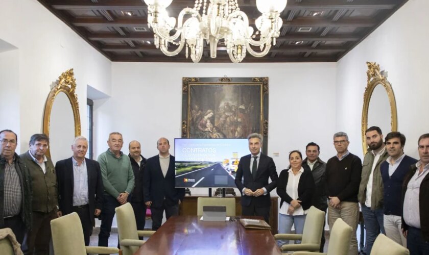 La Diputación de Córdoba firma con las empresas los contratos para reparar su red de carreteras hasta 2027