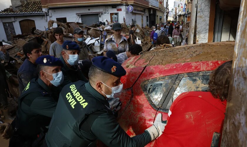 La Guardia Civil pagará hasta 80 euros por día trabajado al personal que participó en la gestión de la DANA