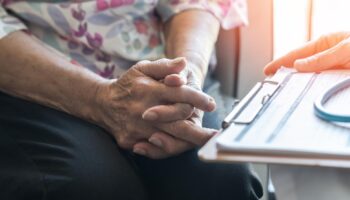 La Sécu veut mettre fin à la majoration des consultations en horaires élargis... et suscite l’ire des médecins