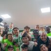 La alegría de Félix Garreta en la celebración del Betis Deportivo tras ganar el derbi de filiales