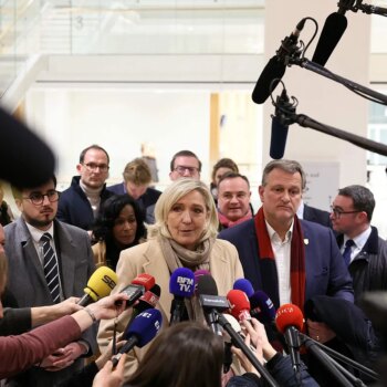 La extrema derecha de Marine Le Pen apoyará una moción de censura contra el Gobierno francés