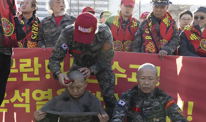 La policía investiga al presidente de Corea del Sur por "insurrección" y el Parlamento celebra una audiencia para interrogar a los militares sobre la ley marcial