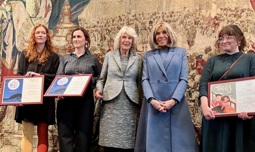 La reine Camilla et Brigitte Macron remettent un prix pour promouvoir la lecture entre les deux rives de la Manche